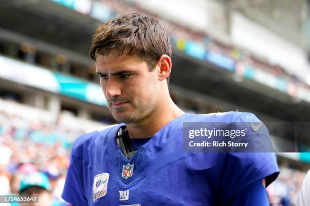 Daniel Jones of the New York Giants leaves the field after an injury against the Miami Dolphins during the fourth quarter at Hard Rock Stadium on...