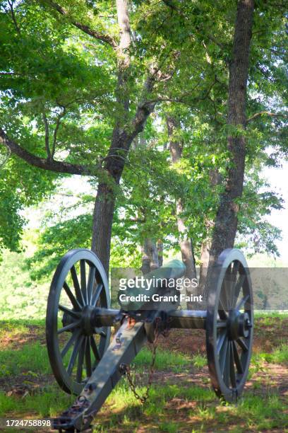 civil war cannon - thomas lee virginia colonist stock pictures, royalty-free photos & images