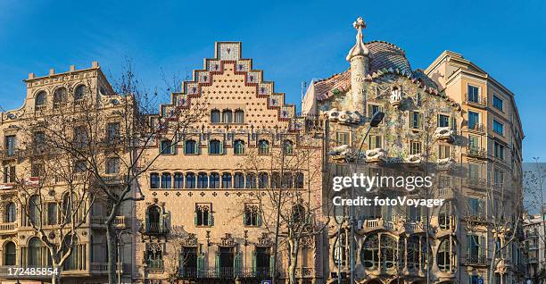 barcelona casa batllo paseo de gracia gaudí casas panorama españa - antonio gaudi fotografías e imágenes de stock