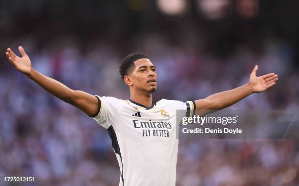 Jude Bellingham of Real Madrid celebrates after scoring their team's first goal during the LaLiga EA Sports match between Real Madrid CF and CA...