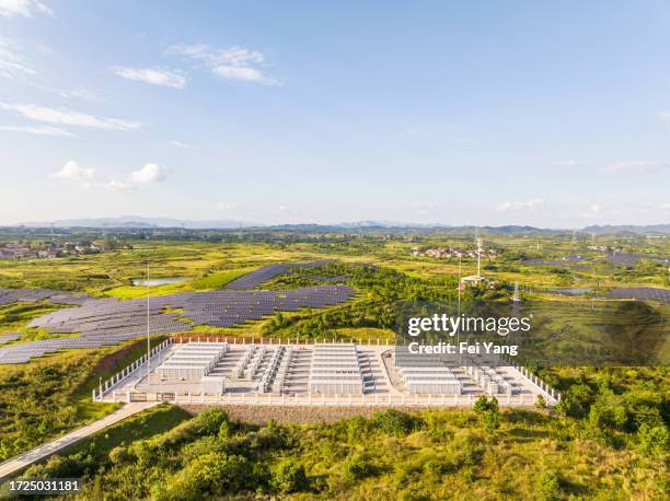 energy storage power station - batteriespeicher stock-fotos und bilder