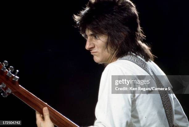 Ron Wood of the Rolling Stones is photographed on stage in the 1970's. CREDIT MUST READ: Ken Regan/Camera 5 via Contour by Getty Images.