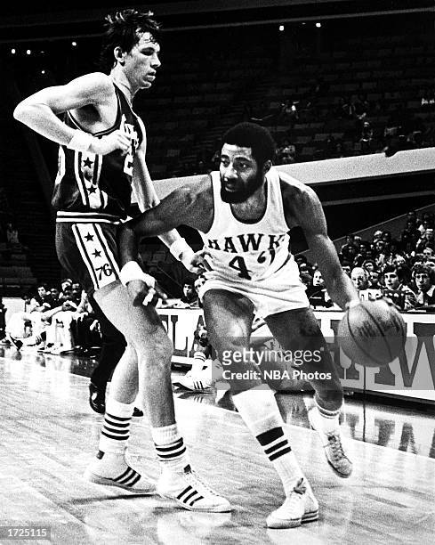 Connie Hawkins of the Atlanta Hawks drives to the basket against the Philadelphia 76ers during a game at the Omni in 1970 in Atlanta, Georgia. NOTE...