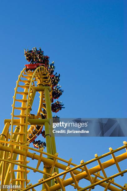 yellow rollercoaster 10 - achtbaan stockfoto's en -beelden
