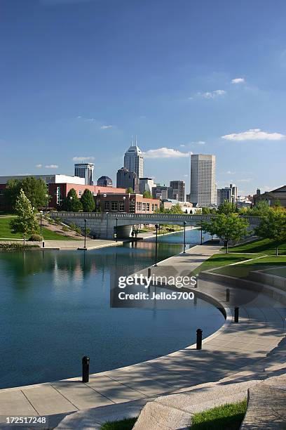 indianapolis canal - indianapolis skyline stockfoto's en -beelden