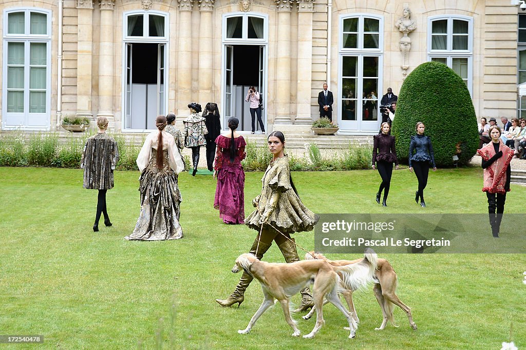 Frank Sorbier: Runway - Paris Fashion Week Haute-Couture F/W 2013-2014