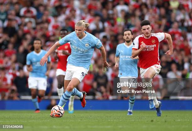 Erling Haaland of Manchester City looks upfield during the Premier League match between Arsenal FC and Manchester City at Emirates Stadium on October...