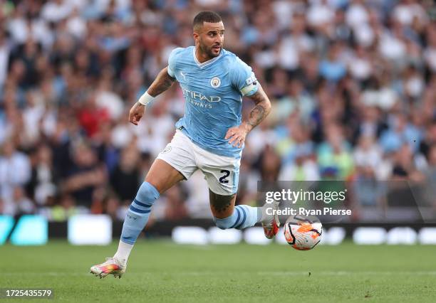 Kyle Walker of Manchester City controls the ball during the Premier League match between Arsenal FC and Manchester City at Emirates Stadium on...