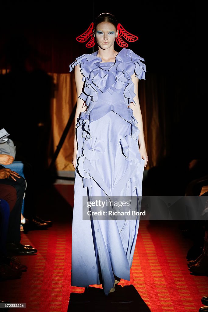 Yoshiki Hishinuma Couture  : Runway - Paris Fashion Week Haute-Couture F/W 2013-2014