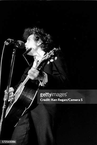 Singer Bob Dylan is photographed in concert at Forest Hills Tennis Stadium on August 28, 1965 in Queens, New York. CREDIT MUST READ: Ken Regan/Camera...