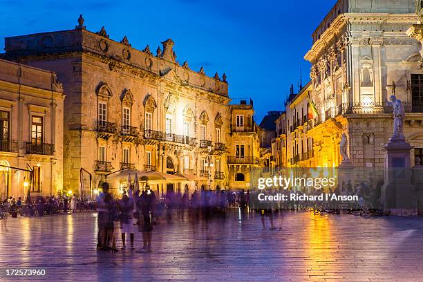 piazza del duomo on ortygia at dusk - siracusa province stock pictures, royalty-free photos & images