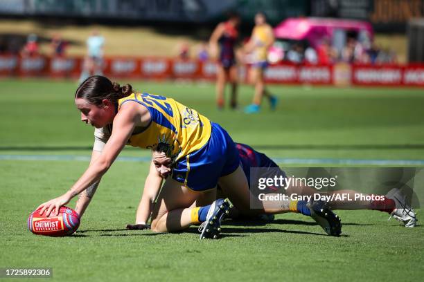 Shanae Davison of the Eagles and Shelley Heath of the Demons compete for the ball during the 2023 AFLW Round 07 match between the West Coast Eagles...