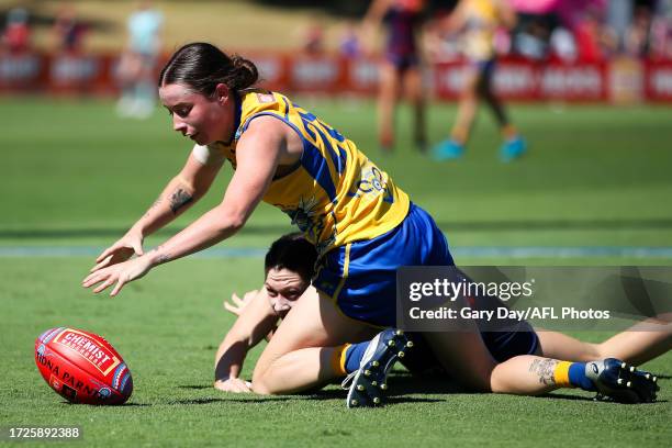 Shanae Davison of the Eagles and Shelley Heath of the Demons compete for the ball during the 2023 AFLW Round 07 match between the West Coast Eagles...