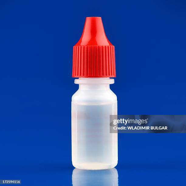 eye drops - augentropfen stock-fotos und bilder