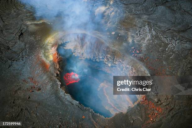 volcano letting off steam, kilauea, hawaii, united states - kīlauea volcano stock pictures, royalty-free photos & images
