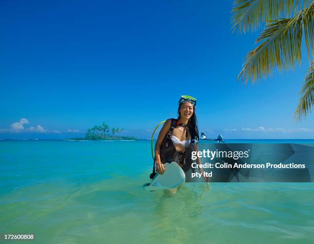 japanese woman wearing scuba gear in ocean - asian woman wet hair stock pictures, royalty-free photos & images