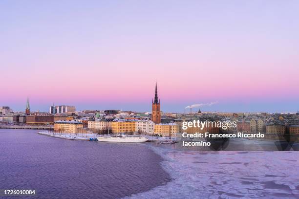 winter in stockholm, snowy cityscape - 月の港 ストックフォトと画像