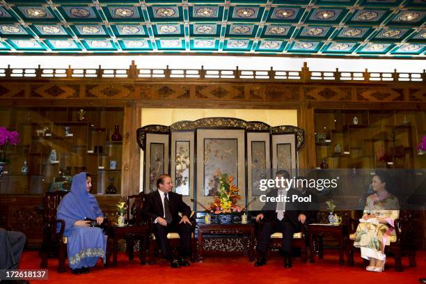 Pakistan Prime Minister Nawaz Sharif talks to Chinese President Xi Jinping as their wives, Pakistan first lady Begum Kulsoom Nawaz Sharif and Chinese...