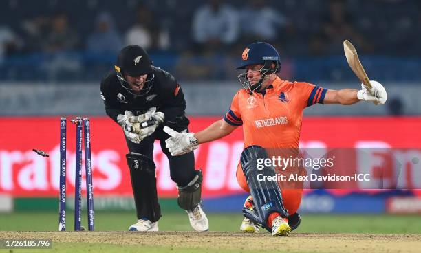 Tom Latham of New Zealand attempts to stump Roelof van der Merwe of Netherlands during the ICC Men's Cricket World Cup India 2023 between New Zealand...