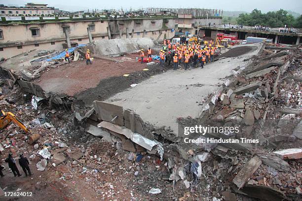Factory Building Collapse 147 2013 Thane Building Collapse Stock Photos, High-Res Pictures, and ...