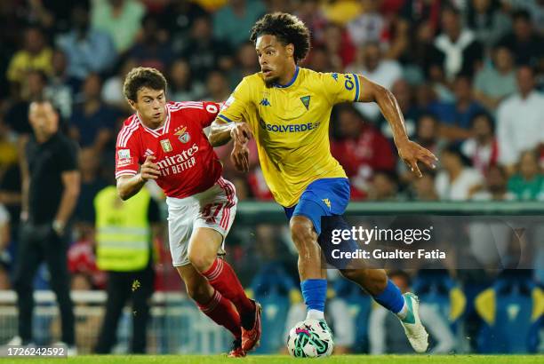 Koba Koindredi of GD Estoril Praia with Joao Neves of SL Benfica in action during the Liga Portugal Betclic match between GD Estoril Praia and SL...