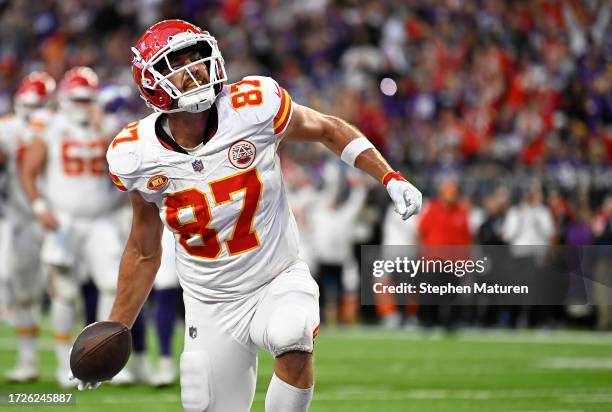 Travis Kelce of the Kansas City Chiefs celebrates after a receiving touchdown during the third quarter against the Minnesota Vikings at U.S. Bank...