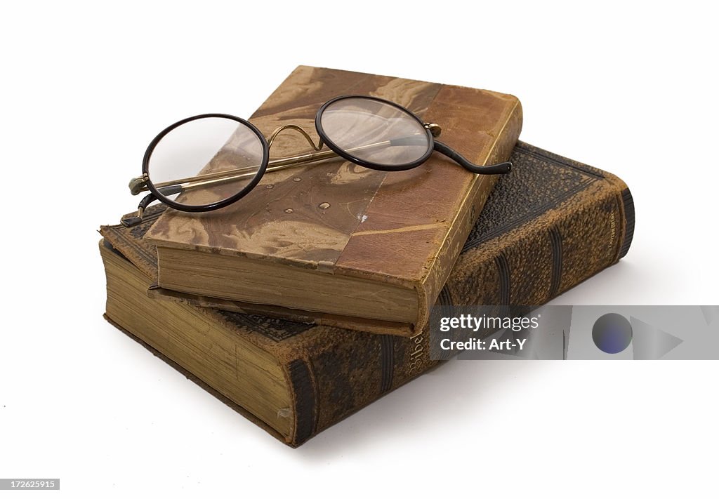Velhos livros e óculos