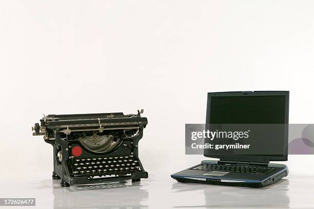 Old Computer And New Computer Old Vs New Computer Photos et images de collection - Getty Images