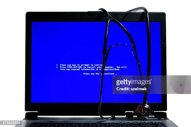 blue death - broken laptop stockfoto's en -beelden
