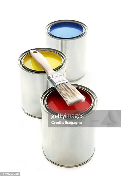 farbe-dosen mit pinsel - farbeimer stock-fotos und bilder
