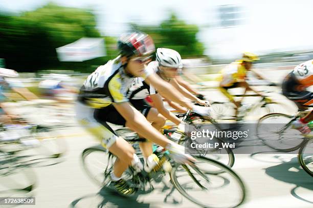 bicicleta de carreras - pelotón términos deportivos fotografías e imágenes de stock