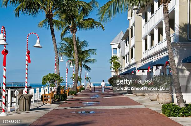 seaside promenade in key west, florida - southern christmas 個照片及圖片檔