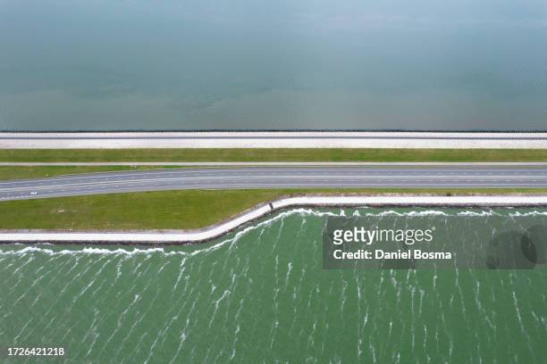 abstract aerial view of a flood defense in the netherlands - polder barrage photos et images de collection