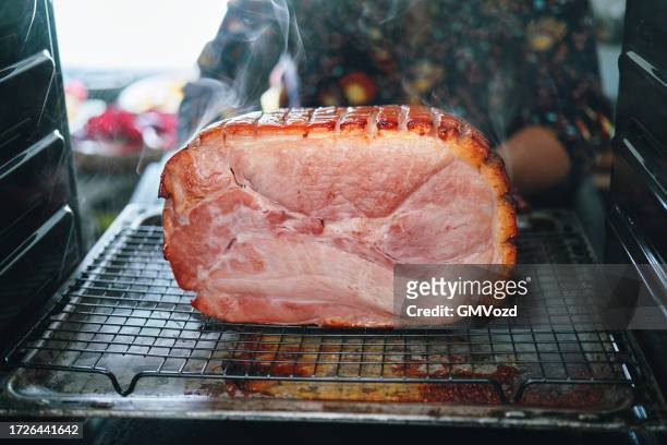 baking christmas ham in the oven - honey ham stock pictures, royalty-free photos & images