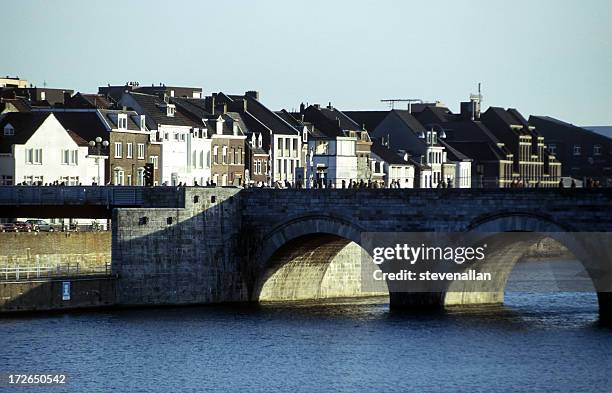 maastricht, niederlande - meuse river stock-fotos und bilder