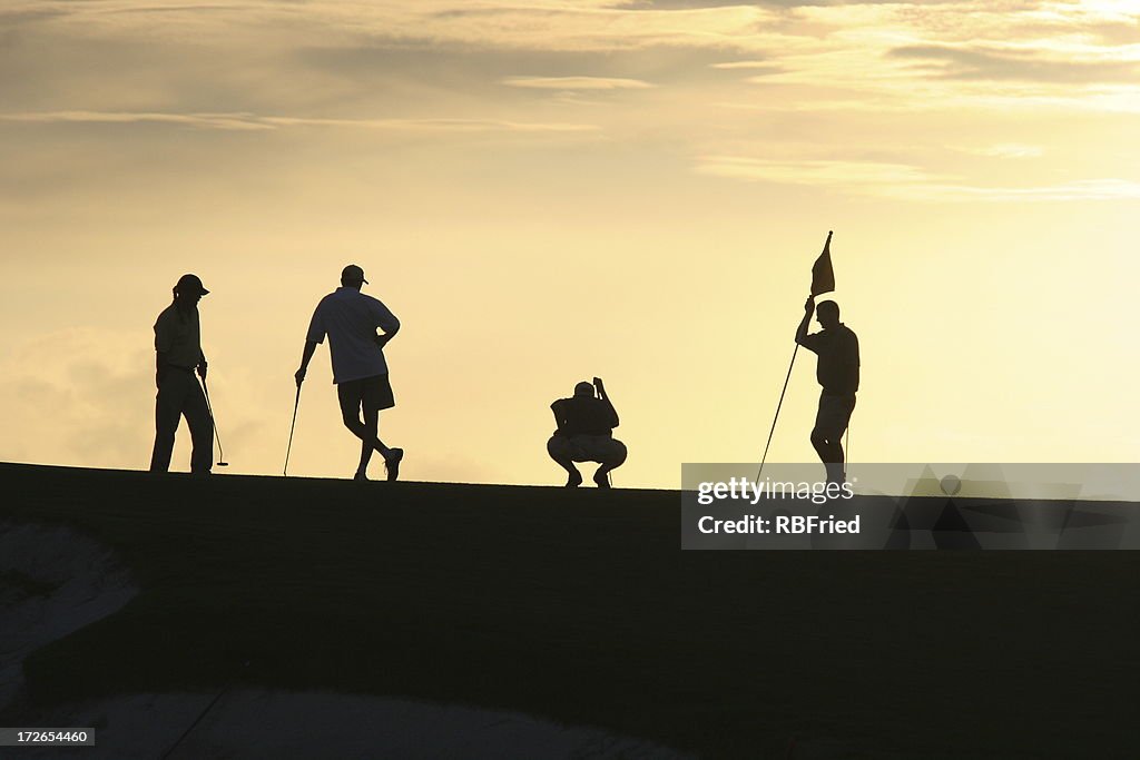 Jugar al Golf en el crepúsculo