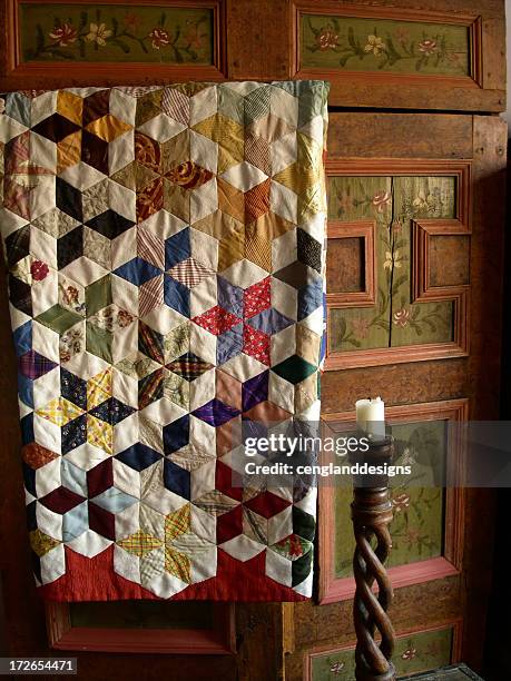 quilt armario - colcha fotografías e imágenes de stock