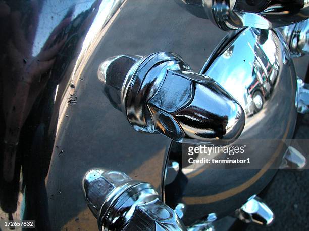 close up of truck wheel - chrome stockfoto's en -beelden