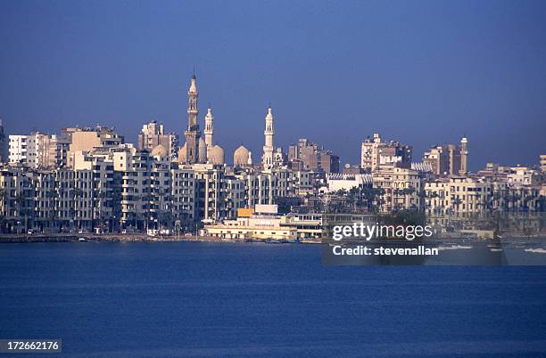 skyline von alexandria - alexandria egypt stock-fotos und bilder