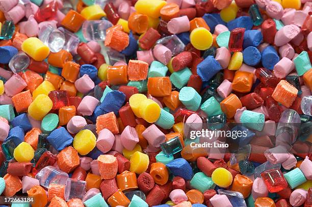 plastic grains - industry - granule stockfoto's en -beelden