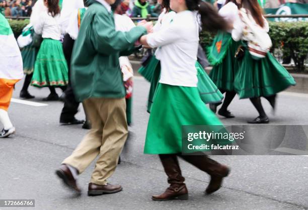 danse folklorique - ireland photos et images de collection