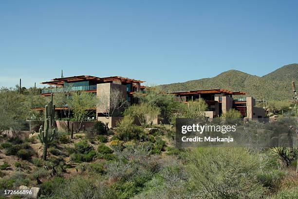 house at golf course 2 - arizona mountains stockfoto's en -beelden