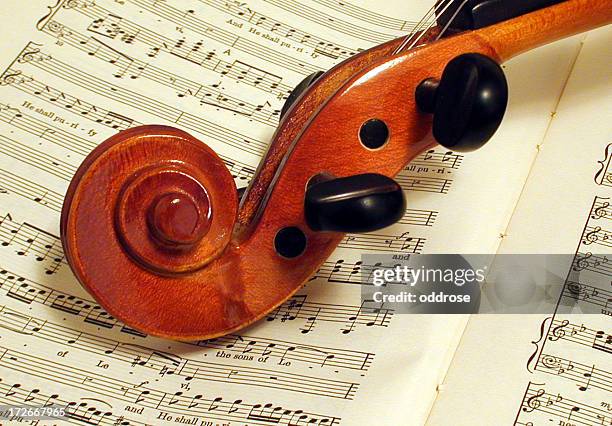 música y un violín - georg friedrich haendel fotografías e imágenes de stock