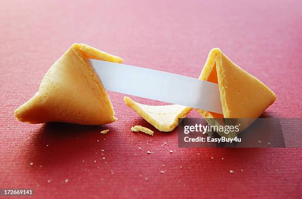 galleta china de la suerte - wish fotografías e imágenes de stock