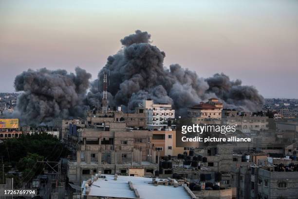 October 2023, Palestinian Territories, Rafah: Smoke billows during Israeli air strikes as fighting between Israeli troops and Islamist Hamas...
