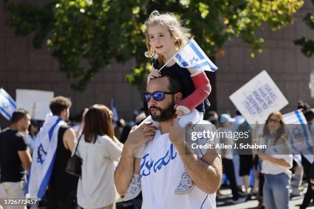 Los Angeles, CA Neuriel Shore and his daughter, Maayan Shore holding an Israel flag, as they join The Simon Wiesenthal Center, the Museum of...