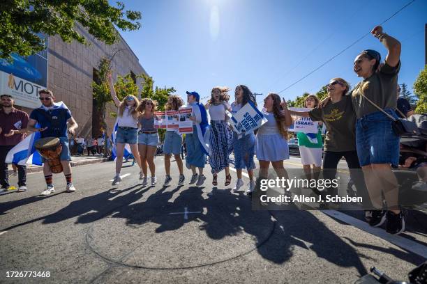 Los Angeles, CA Volunteers at the Hillel School singing about peace in Hebrew and dance as they join The Simon Wiesenthal Center, the Museum of...