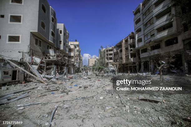 Gaza, Palestine. A view of the destroyed houses and streets in Khan Yunis, located in the southern Gaza Strip, amid the devastation left by Israeli...