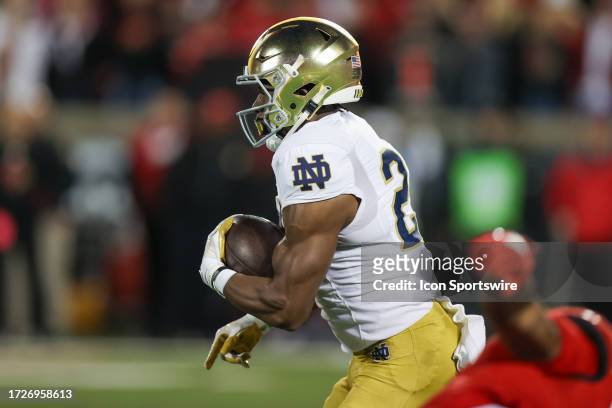 Notre Dame Fighting Irish running back Jadarian Price returns a kickoff during the third quarter of the college football game between the Notre Dame...