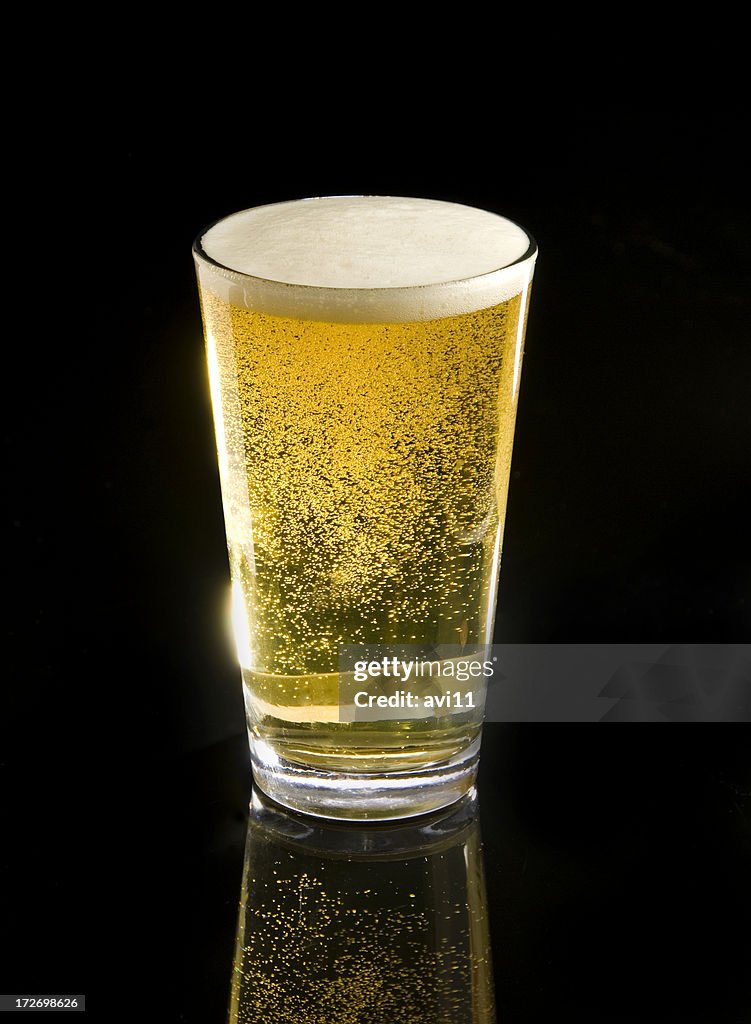 Pale Ale draft with bubbles and head